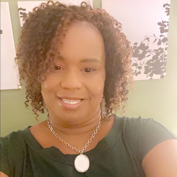 Meet your Posher, Leandra - Picture 2 of 2